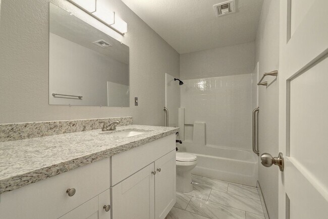 Building Photo - HUGE House In Tempe Close to ASU