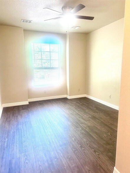 Building Photo - 52 Woodland Hills Dr