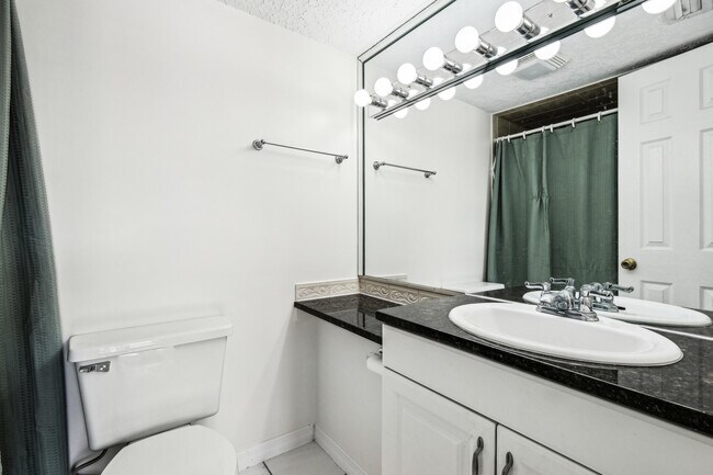 Building Photo - 12012 Greenway Cir S