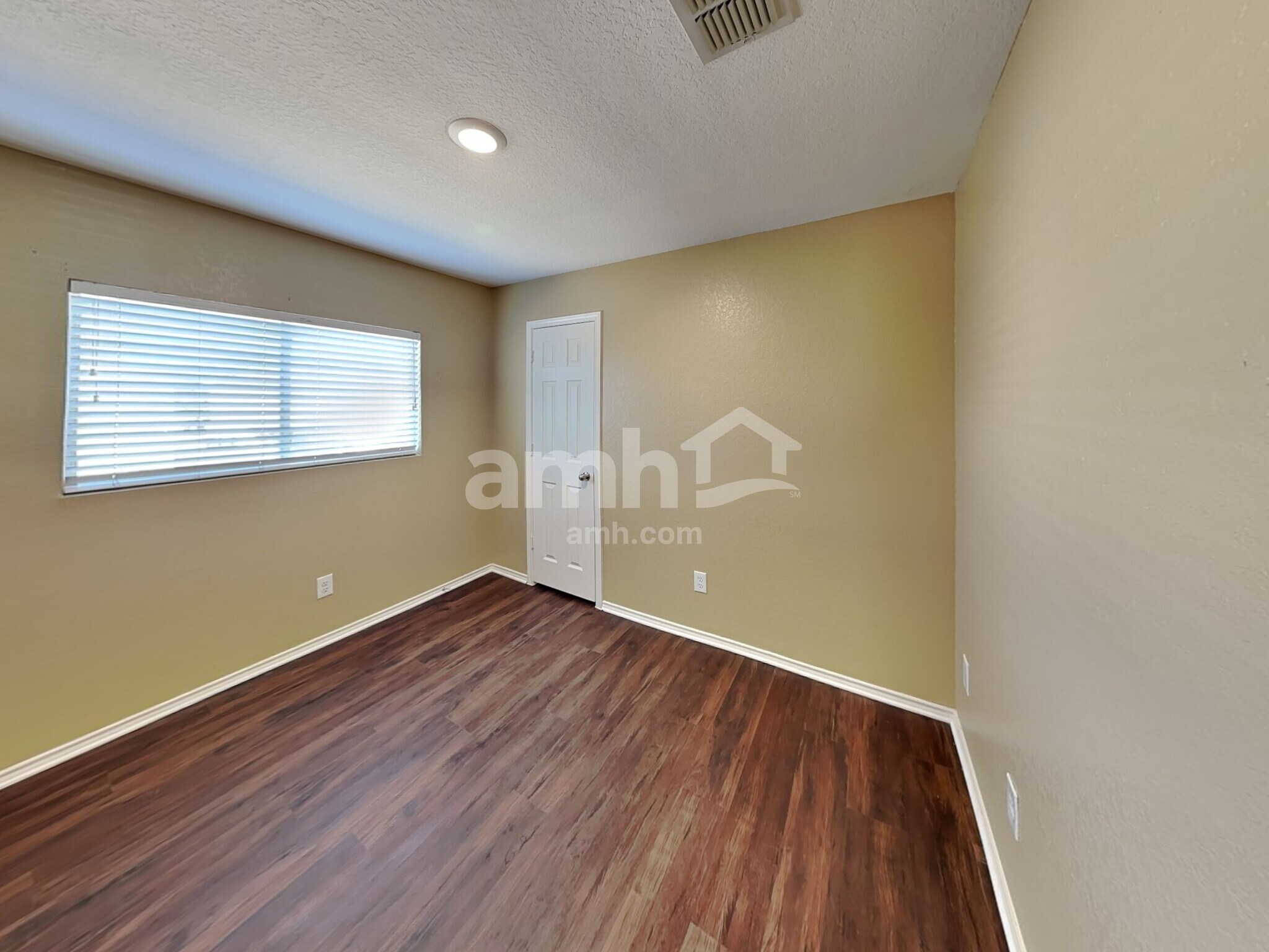 Building Photo - 9247 Pacific Maple