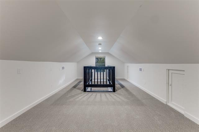 Building Photo - 5848 Kenwood Ave