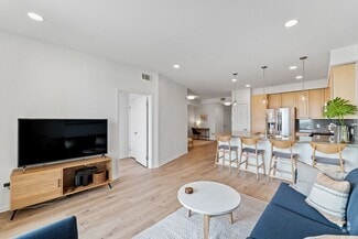 Building Photo - OCEAN VIEWS AND DOWNTOWN VIBES