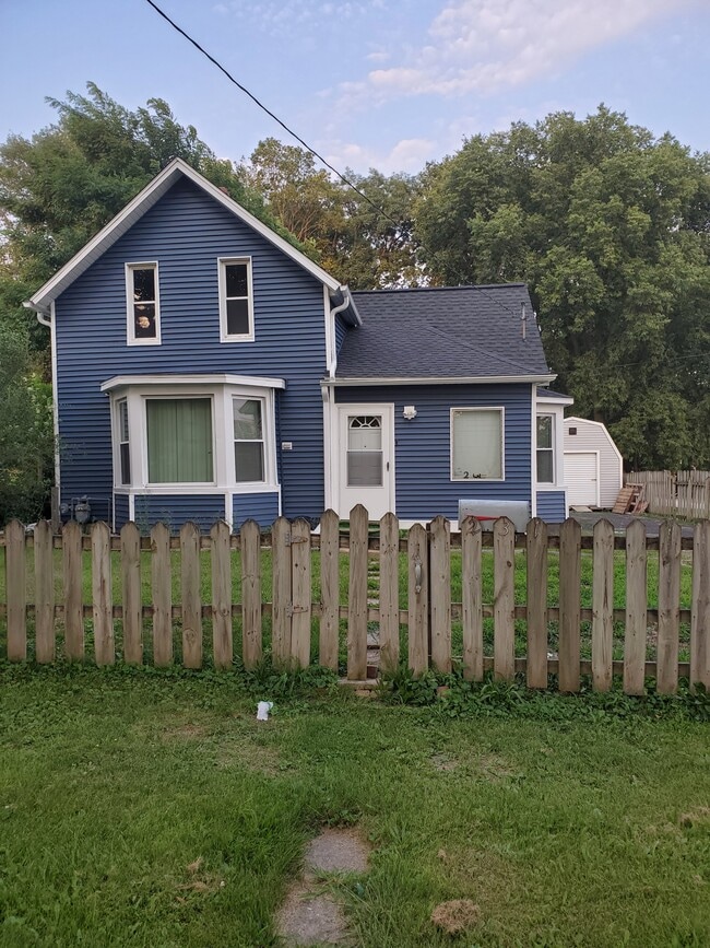 Primary Photo - 231 N Cedar St