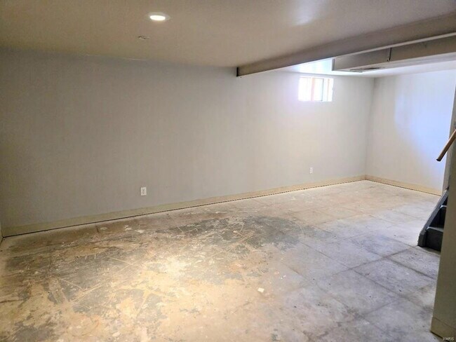 Building Photo - "Charming 3-Bedroom Home on Cameron Road, St. Louis – Cozy 1026 Sq Ft with Full Bath!"  We accept...