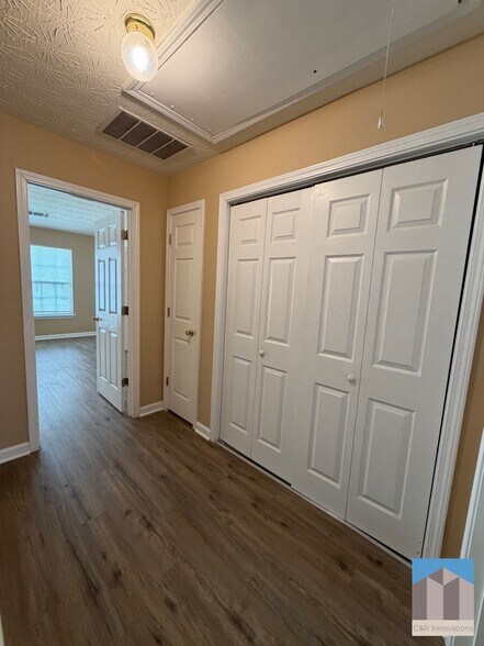 Building Photo - 644 Kenridge Dr