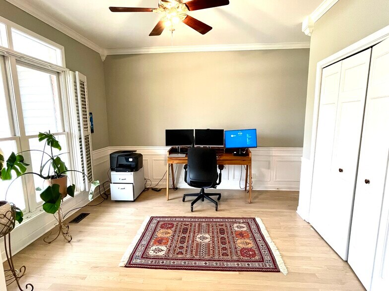 Building Photo - 4311 Camelot Cir