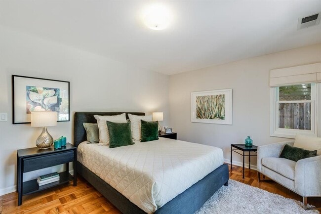 Building Photo - 831 Bruce Dr