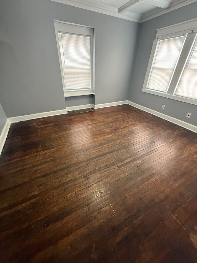 Building Photo - Knaack - 3720