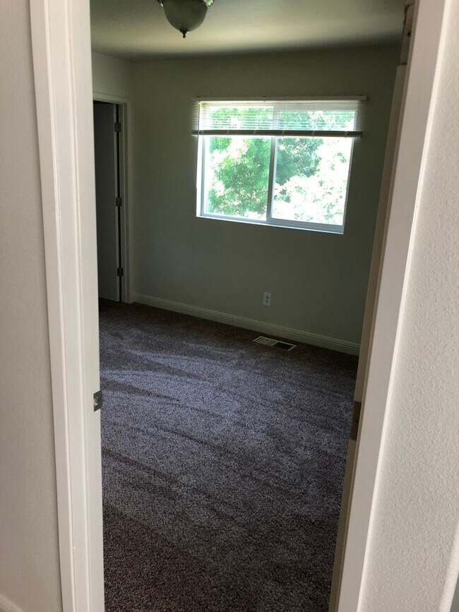 Building Photo - 3711 Compass Pointe Ave