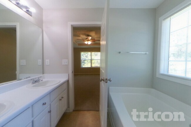 Building Photo - 460 Vinemont Ridge