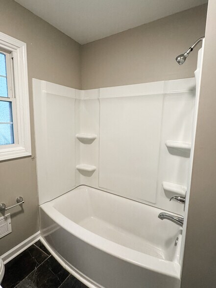 Building Photo - 504 Sunset Dr