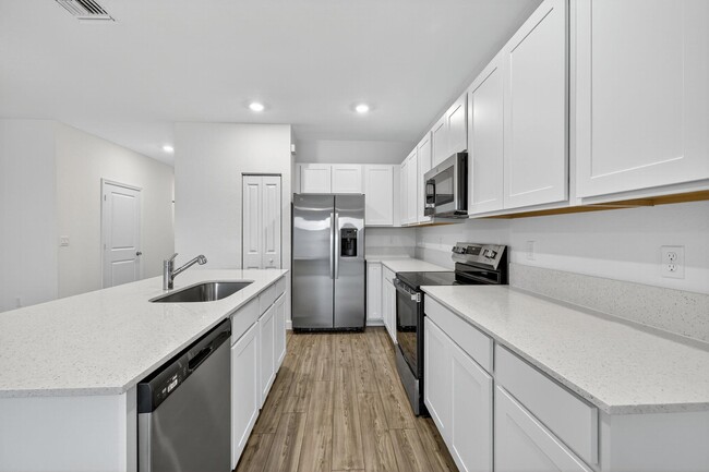 Building Photo - 307 SE Crossoak Ln