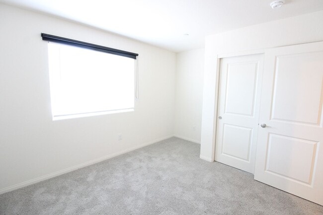 Building Photo - THREE BEDROOMS ALL WITH PRIVATE BATHROOMS