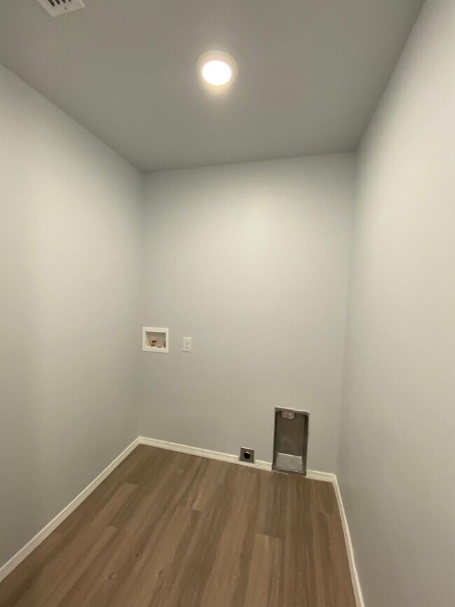 Building Photo - New 3/2/2 Duplex in Northwest Lubbock