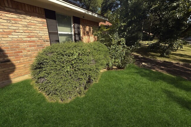 Building Photo - 3-Bedroom Home for Lease in Grand Prairie – 2,331 Sq Ft