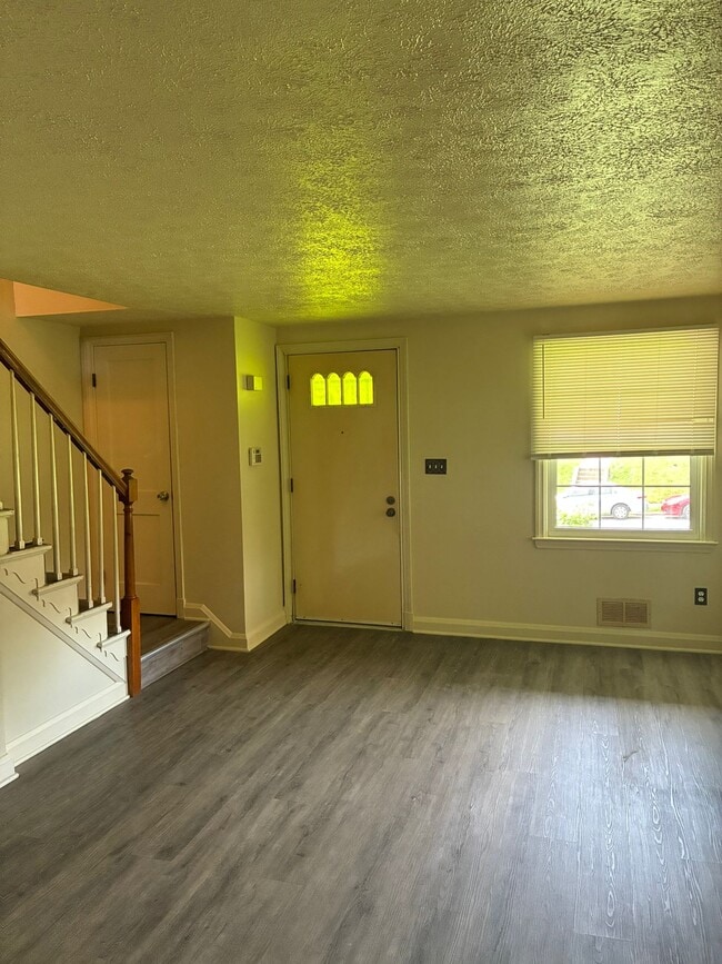 Building Photo - 549 Lucia Ave