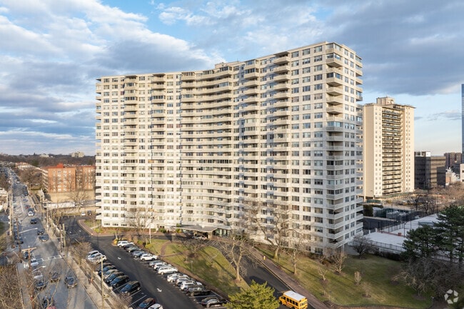 Building Photo - Mediterranean Towers North & South