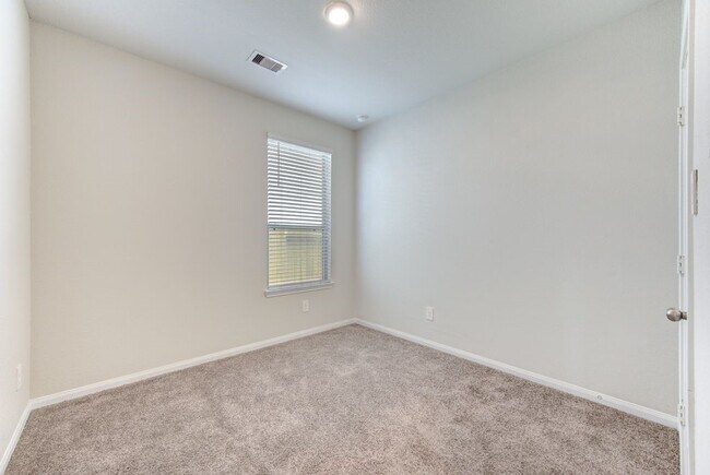 Building Photo - 14469 Sugar Pines Dr