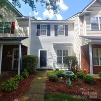 Building Photo - 10146 Forest Landing Dr