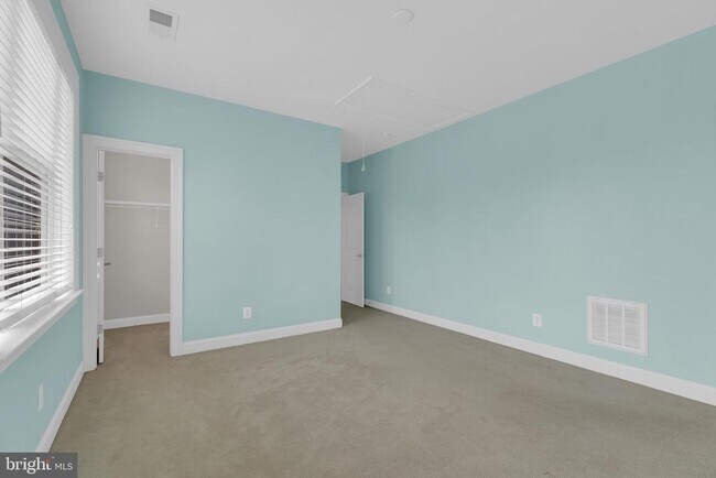 Building Photo - 42706 Chisholm Dr