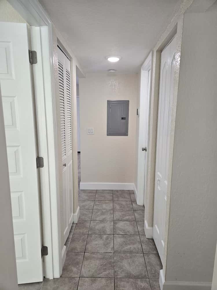 Building Photo - 4414 N Clark Ave