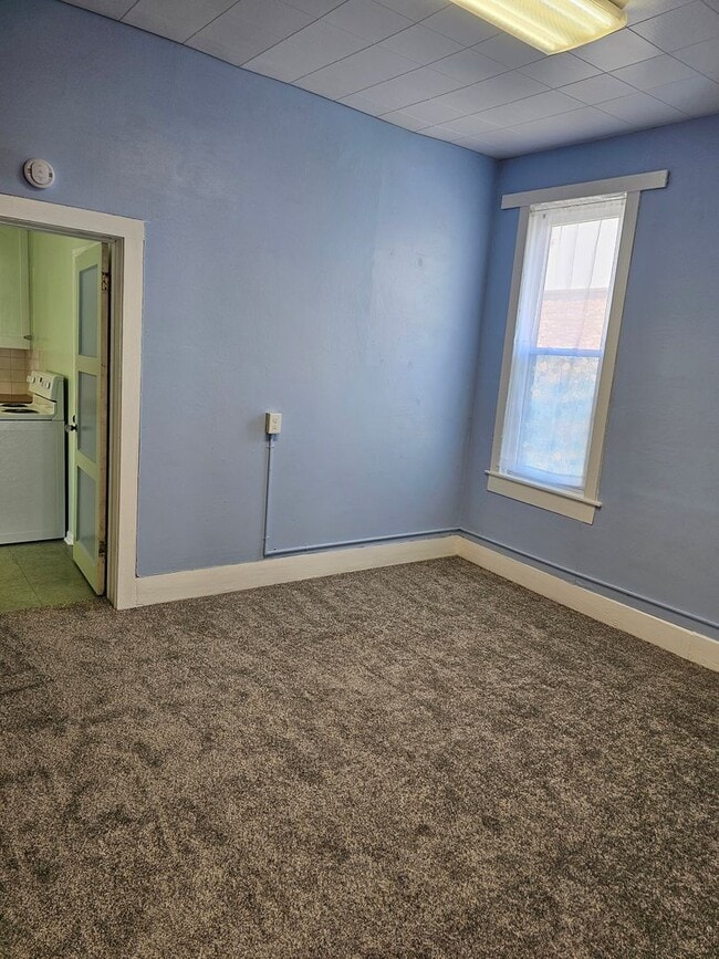 Building Photo - Charming 2-Bedroom Home Downtown - Availab...
