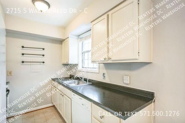 Building Photo - Cozy 2Bd/1Bth condo nestled in the vibrant...