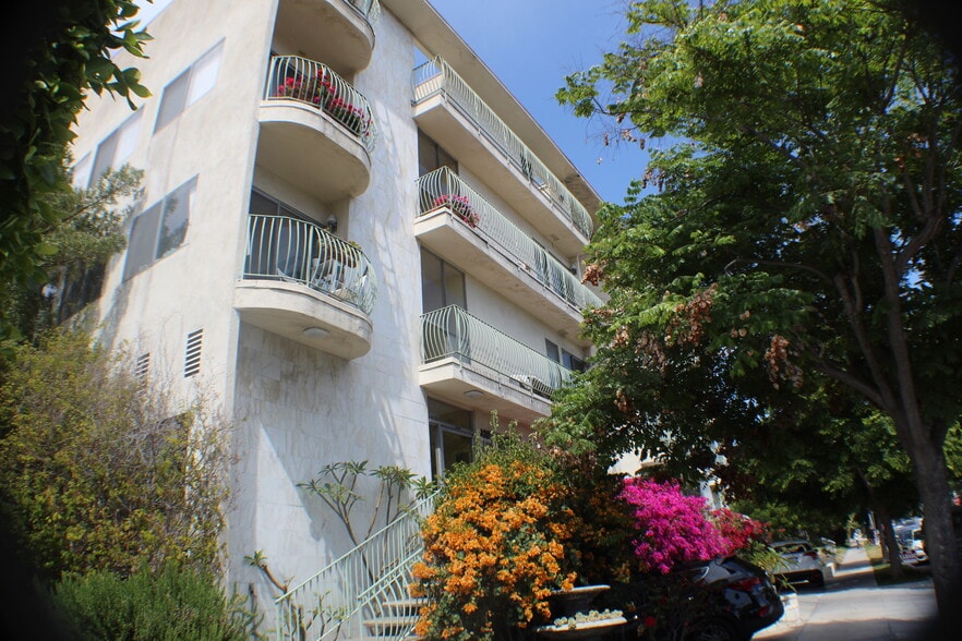 Building Photo - 8227 Blackburn Ave