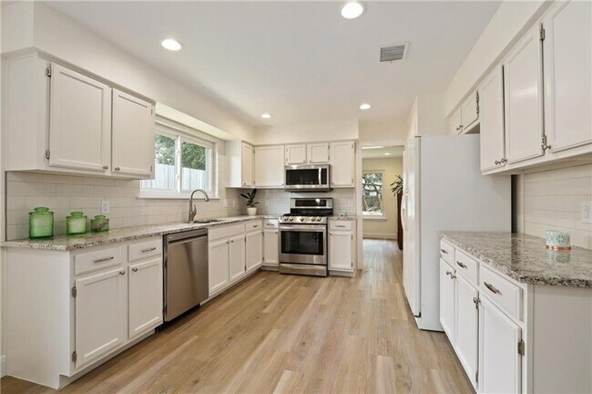 Building Photo - 4-bedroom, 1-story home with dedicated office space and large backyard!