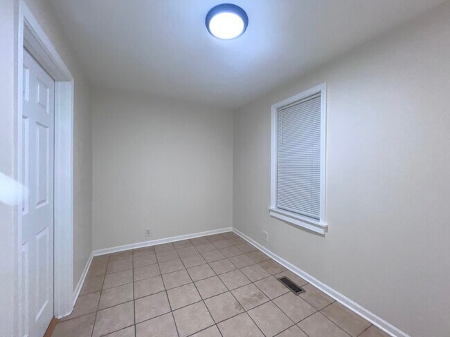 Building Photo - 8919 S Muskegon Ave