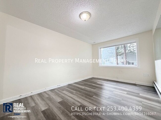 Building Photo - 7501-7505 156th St E