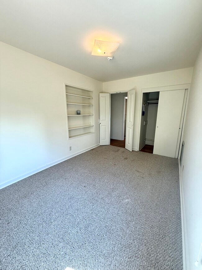 Building Photo - 810 Martin St
