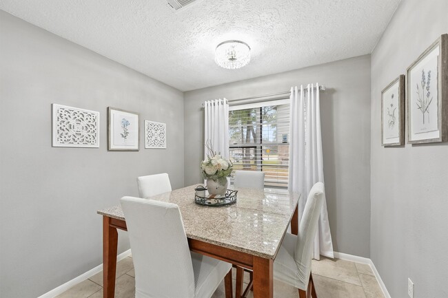 Building Photo - 22318 Greenbrook Dr