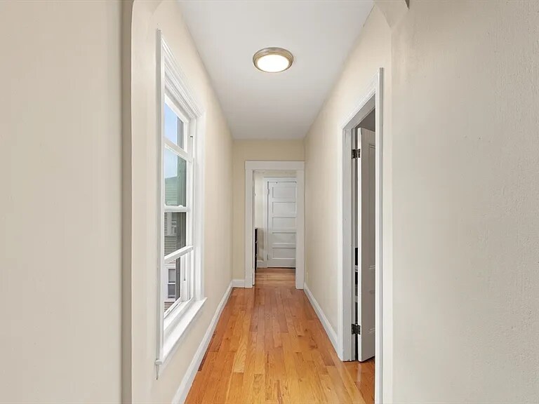 Building Photo - 34 Clinton St