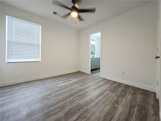 Building Photo - 2529 Piering Dr