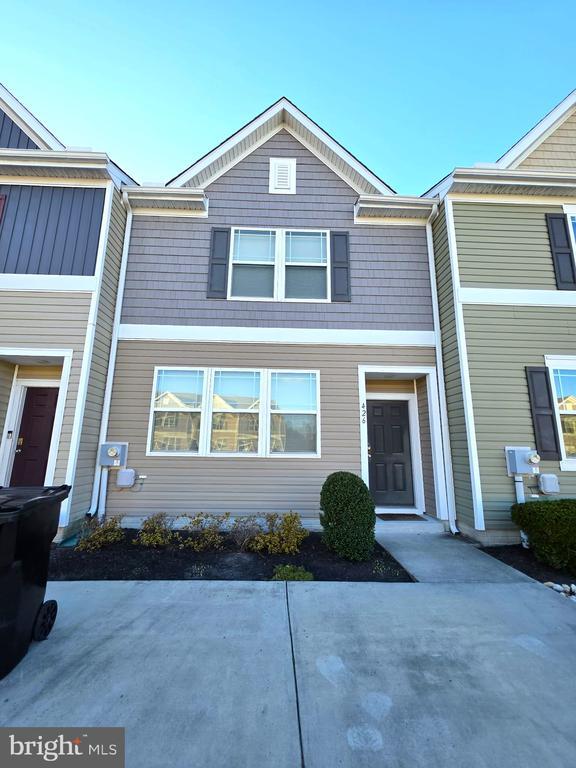 Building Photo - 426 Creekbed Cir