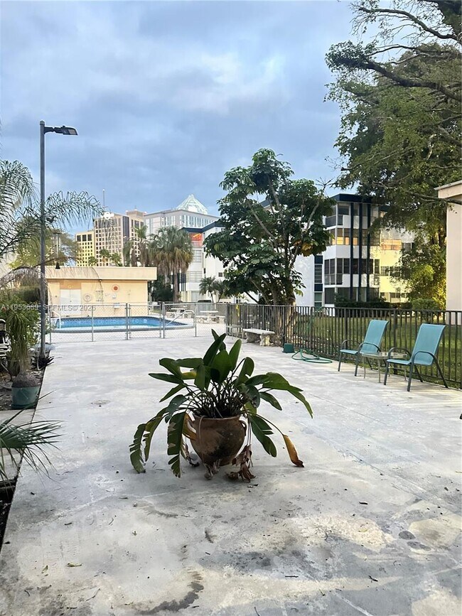 Building Photo - 9175 SW 77th Ave