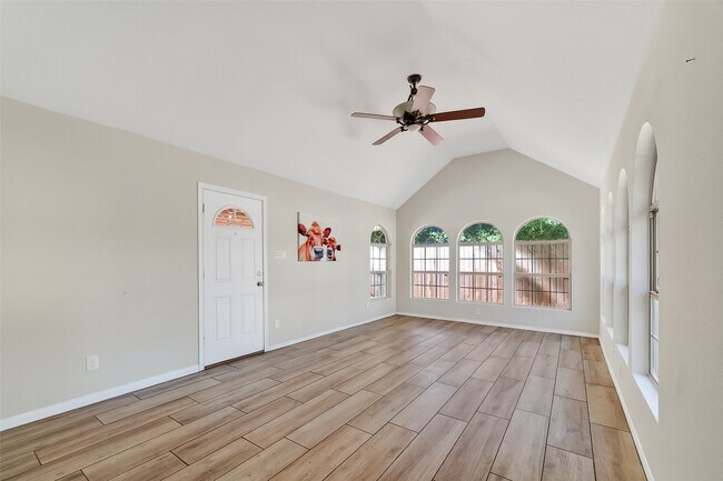 Building Photo - 1810 Indian Shores Rd