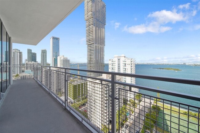 Building Photo - 2150 N Bayshore Dr