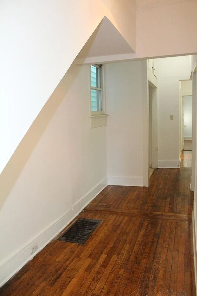 Building Photo - 311 E Duffy St