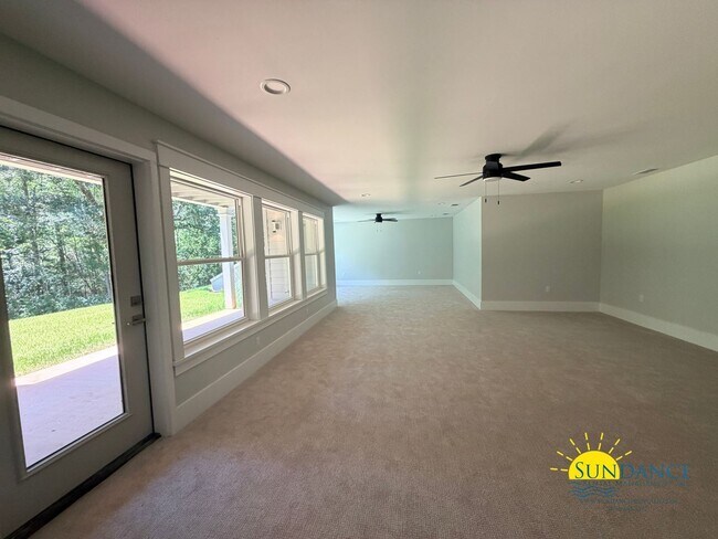 Building Photo - 5870 Saratoga Dr