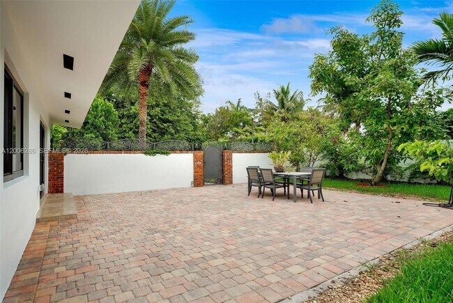 Building Photo - 6820 SW 86th Ave