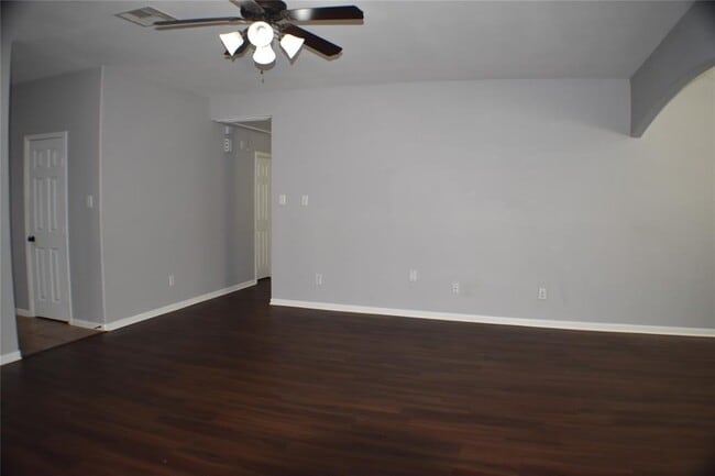 Building Photo - 2602 Lexington Park Dr