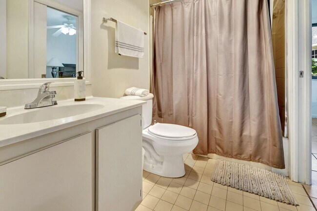 Building Photo - 12621 Westhampton Cir