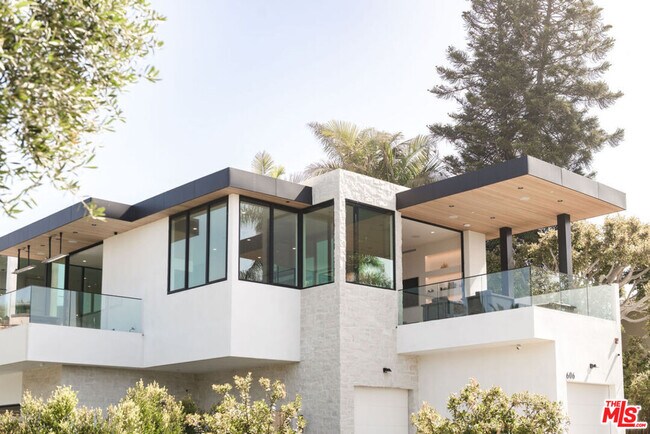 Building Photo - 606 N Ardmore Ave