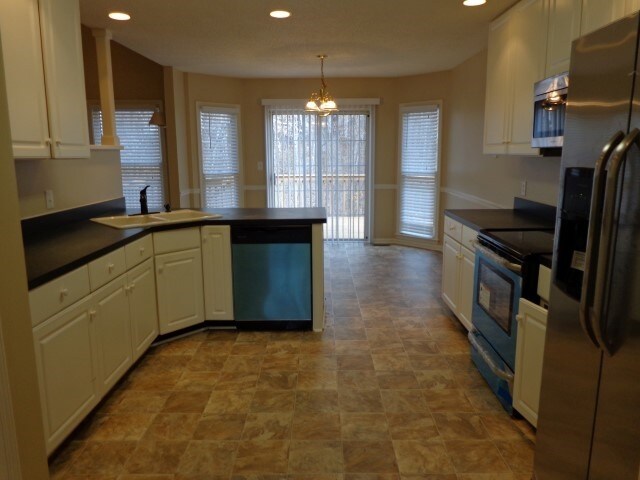 Building Photo - 1728 Victoria Way NW