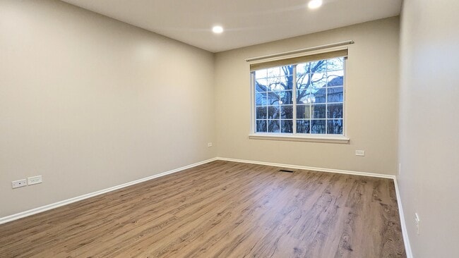 Building Photo - 1628 Columbia Cir