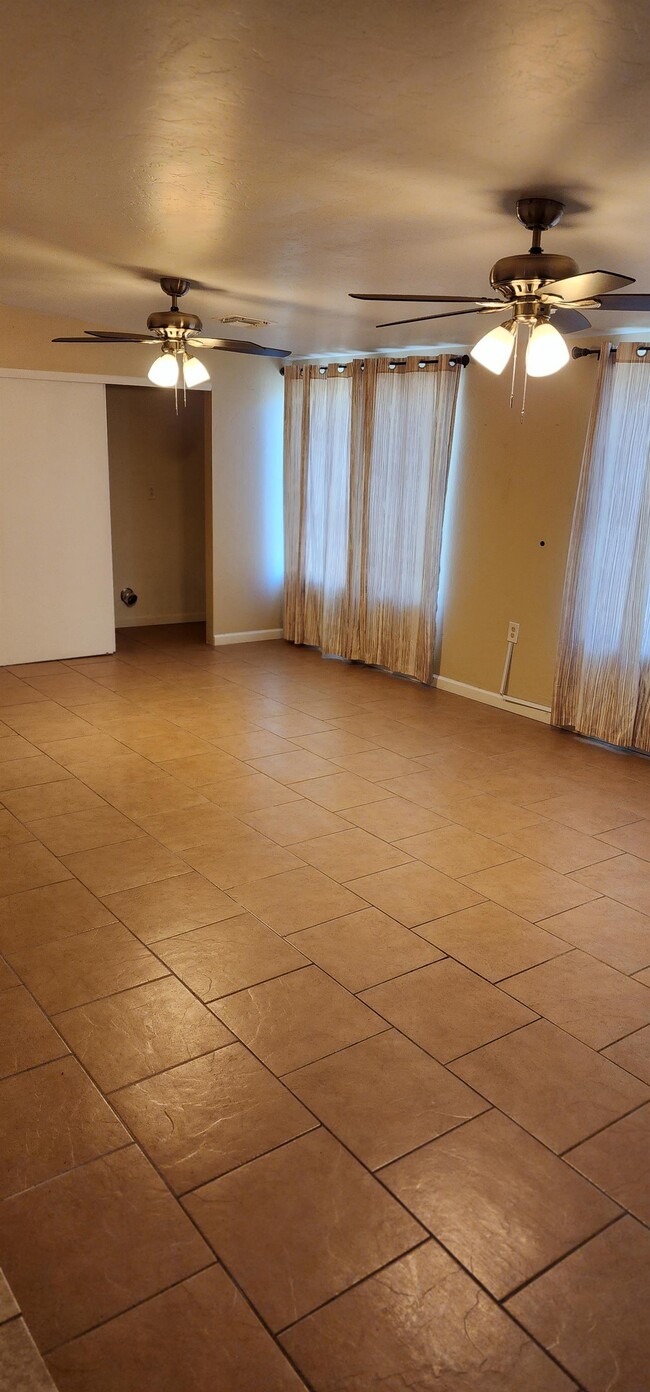 Building Photo - 2126 E Hidalgo Vista