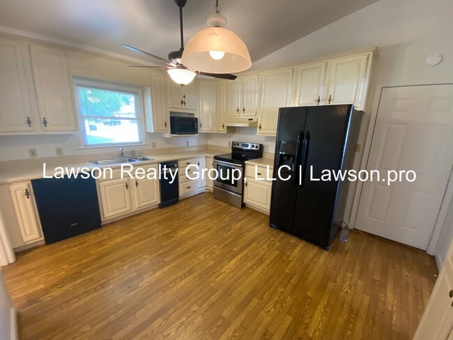Building Photo - Spacious Hollins Four Bedroom w/ Finished Basement