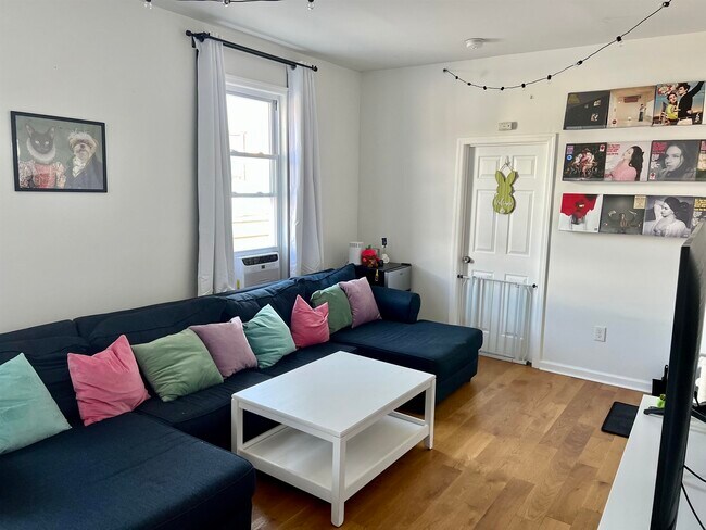 Building Photo - 414 41st St